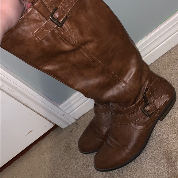 Brown knee high boots - Picture 3 of 3